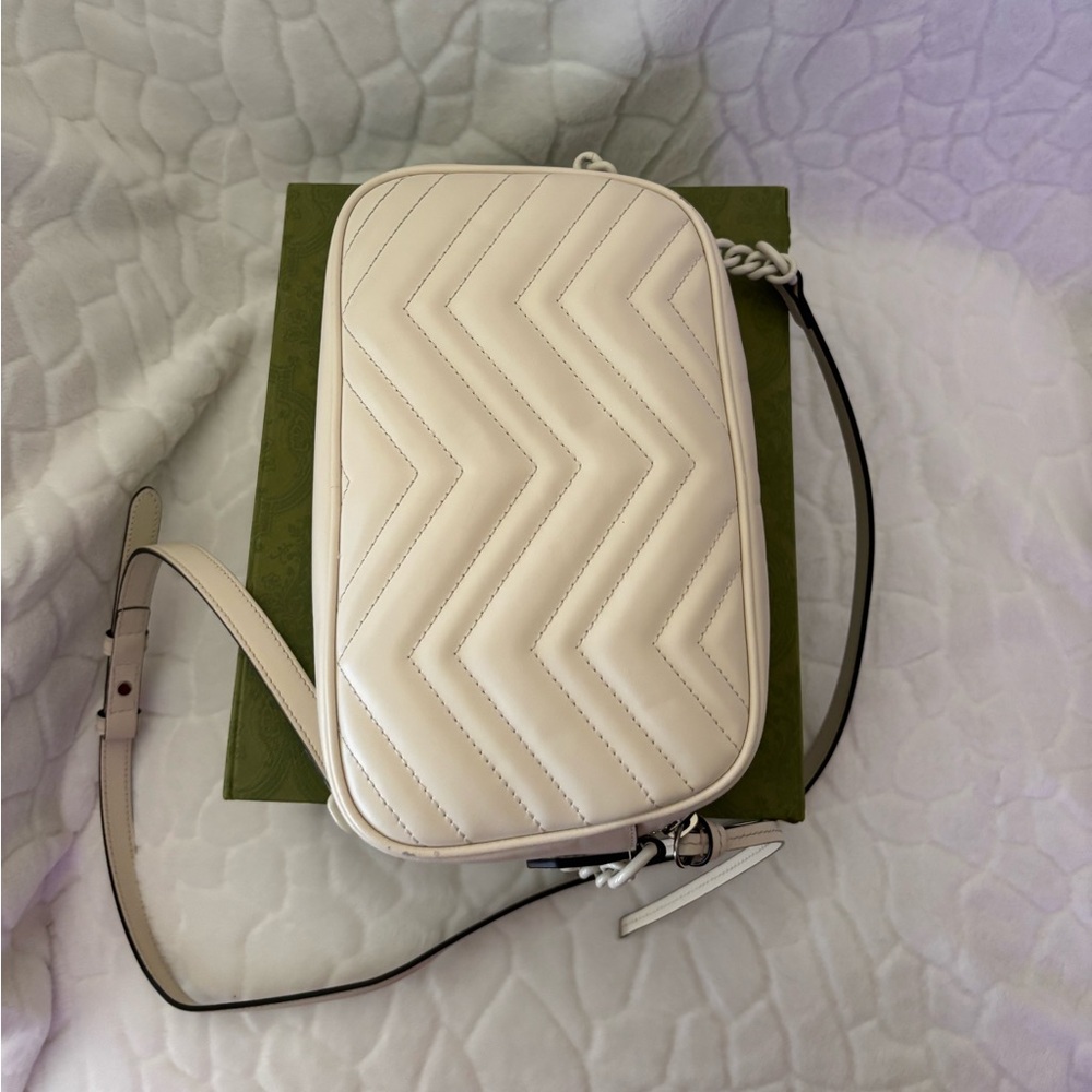 Gucci GG Marmont Small Camera Bag - Picture 4 of 16